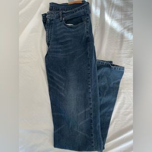 ⬇️ Men’s LEVI’s Dark Blue Jeans (Hardly Worn)-36 W 38 L—Smoke and Pet Free Home